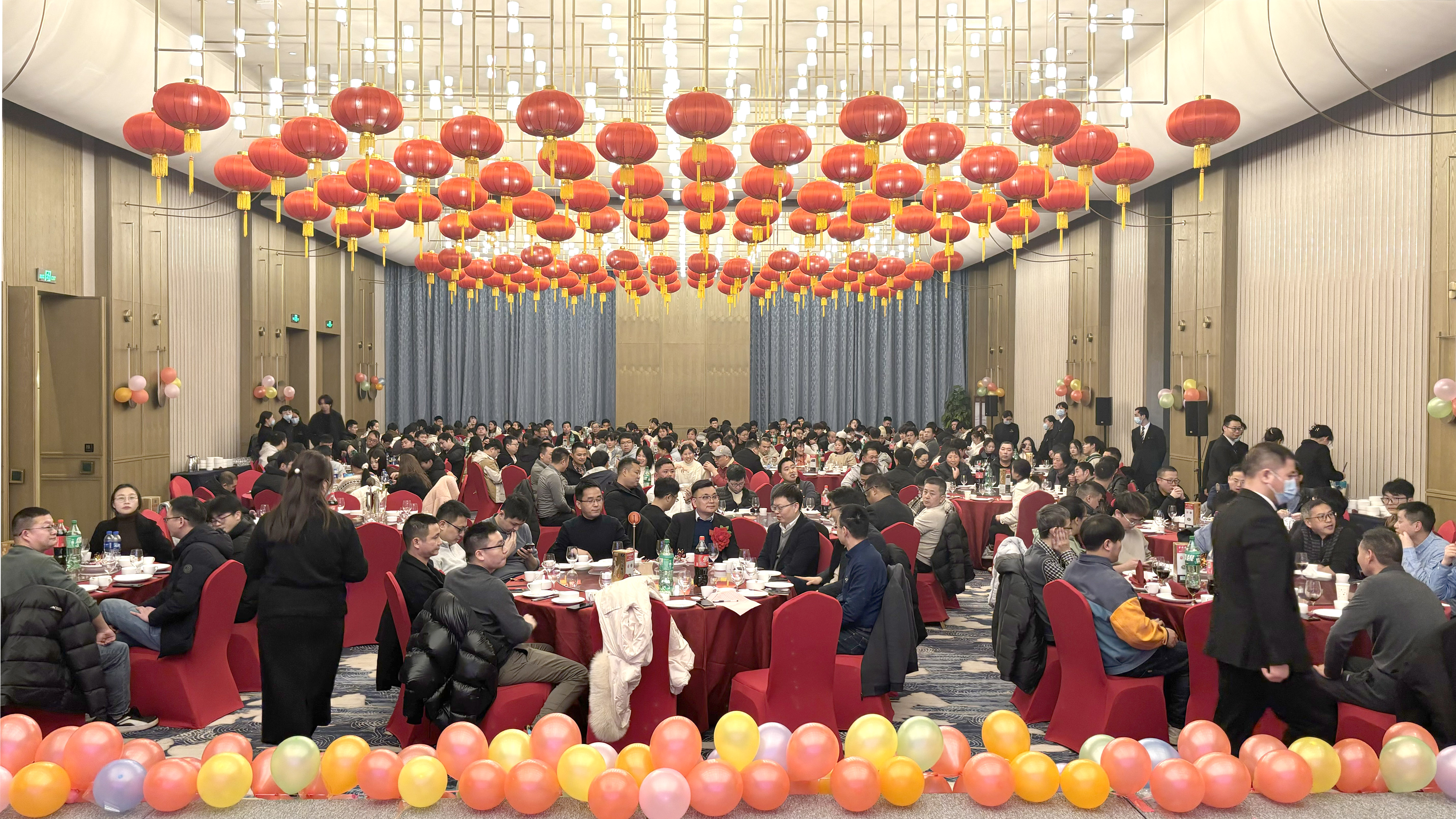 乘风破浪创佳绩 继往开来铸辉煌  豪门微2023年度表彰大会暨2024年迎春晚会胜利召开